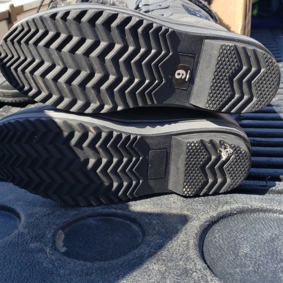 Womans Size 9 Boots - Picture 3 of 3